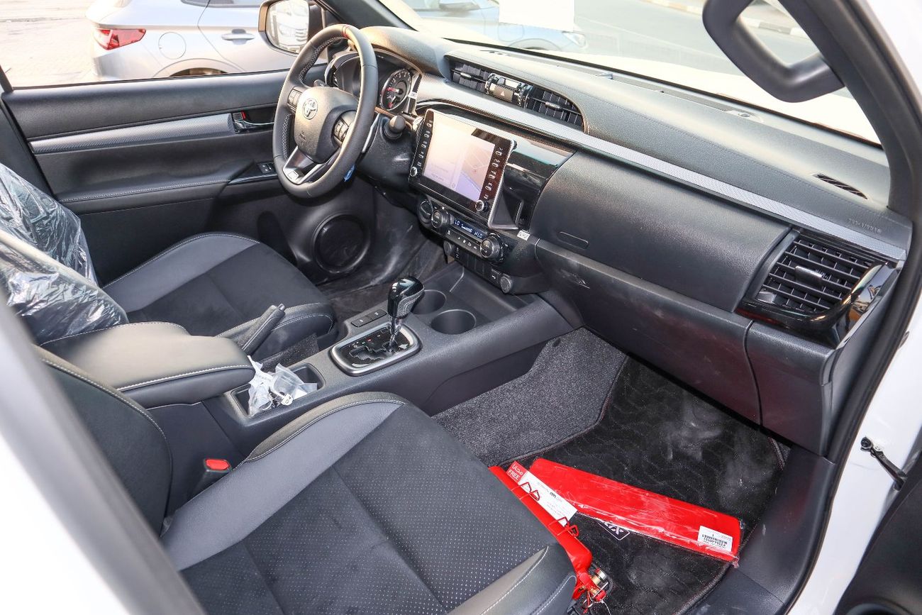 تويوتا هيلوكس GR Sport 4.0L