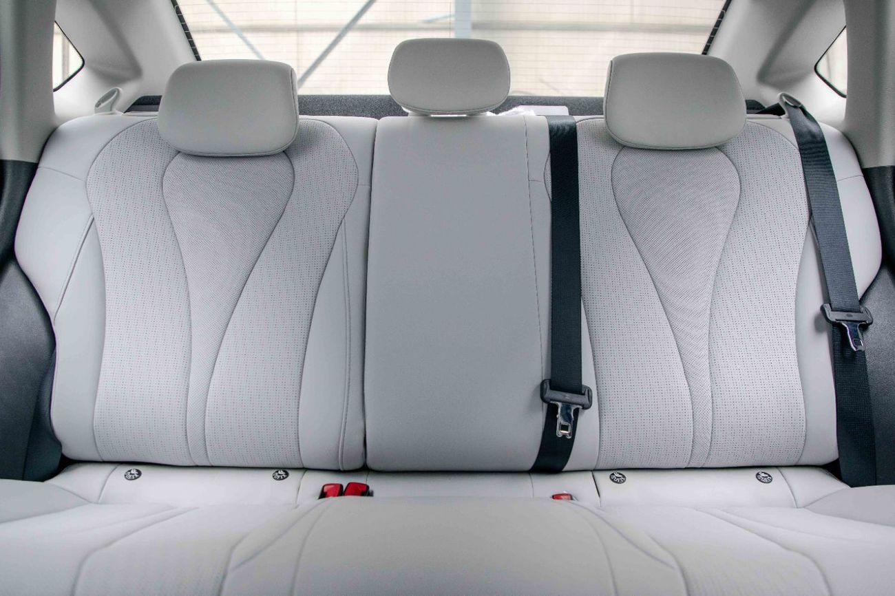 BYD Seal 05 DM-i ID Luxury 1.5L- White Inside Grey | Export Only