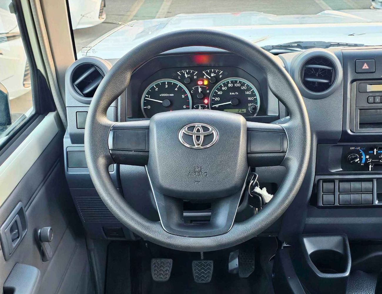 Toyota Land Cruiser Pick Up LC79 / DOUBLE CABIN / LEATHER SEATS / 4.2L V6 DIESEL M/T /4WD (CODE# LCPDD6A)