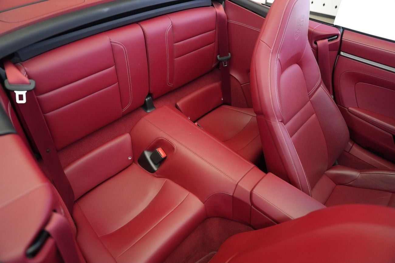 بورش 911 Carrera 4 3.0L (444 HP) Convertible