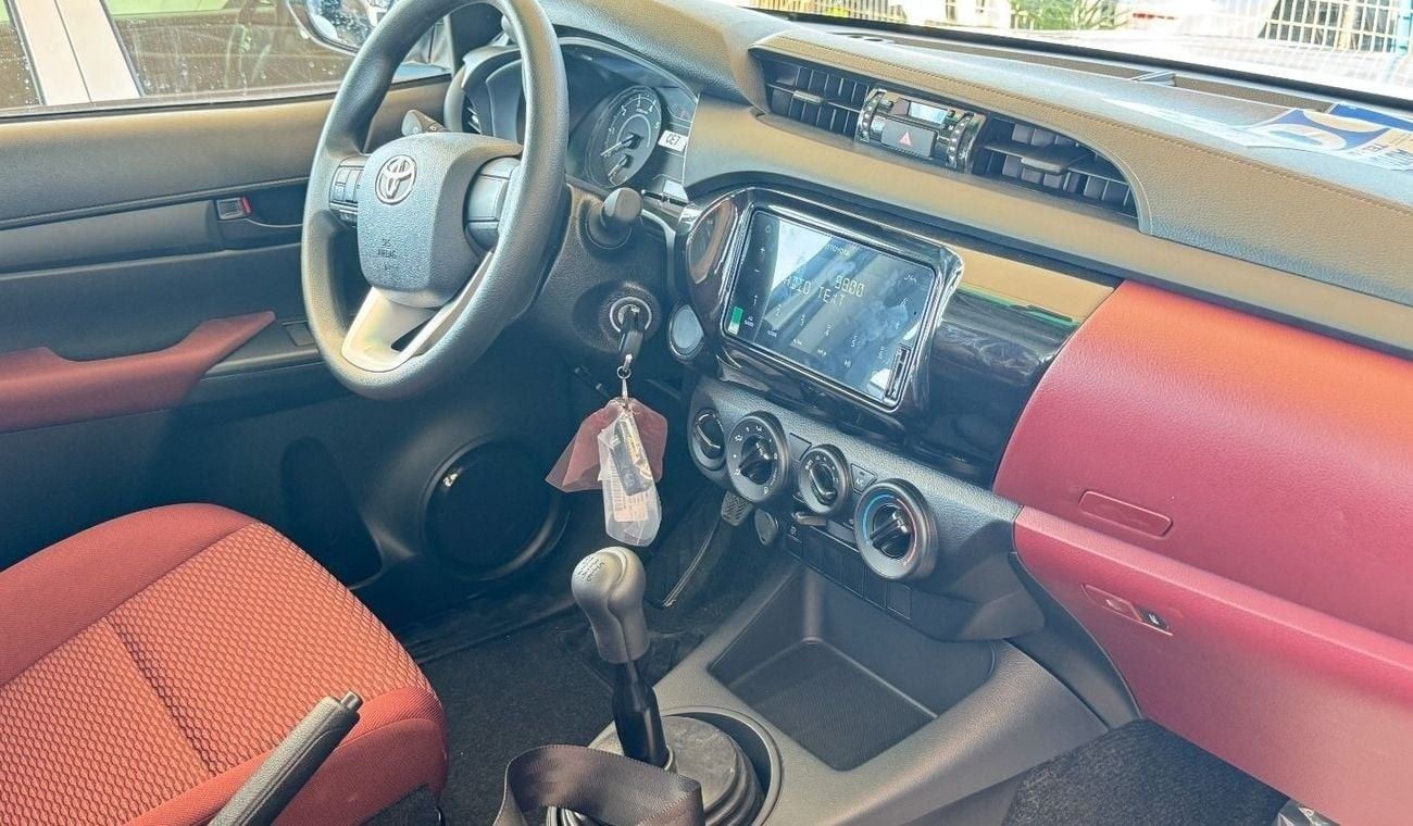 تويوتا هيلوكس TOYOTA HILUX DOUBLE CABIN MT DLX 2.4 MT 4x4 6 SEATER