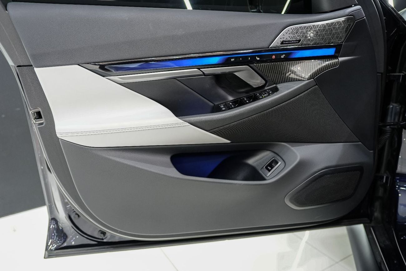 BMW M5 HYBRID | Carbon Interior | Dealer Warranty + Service!!