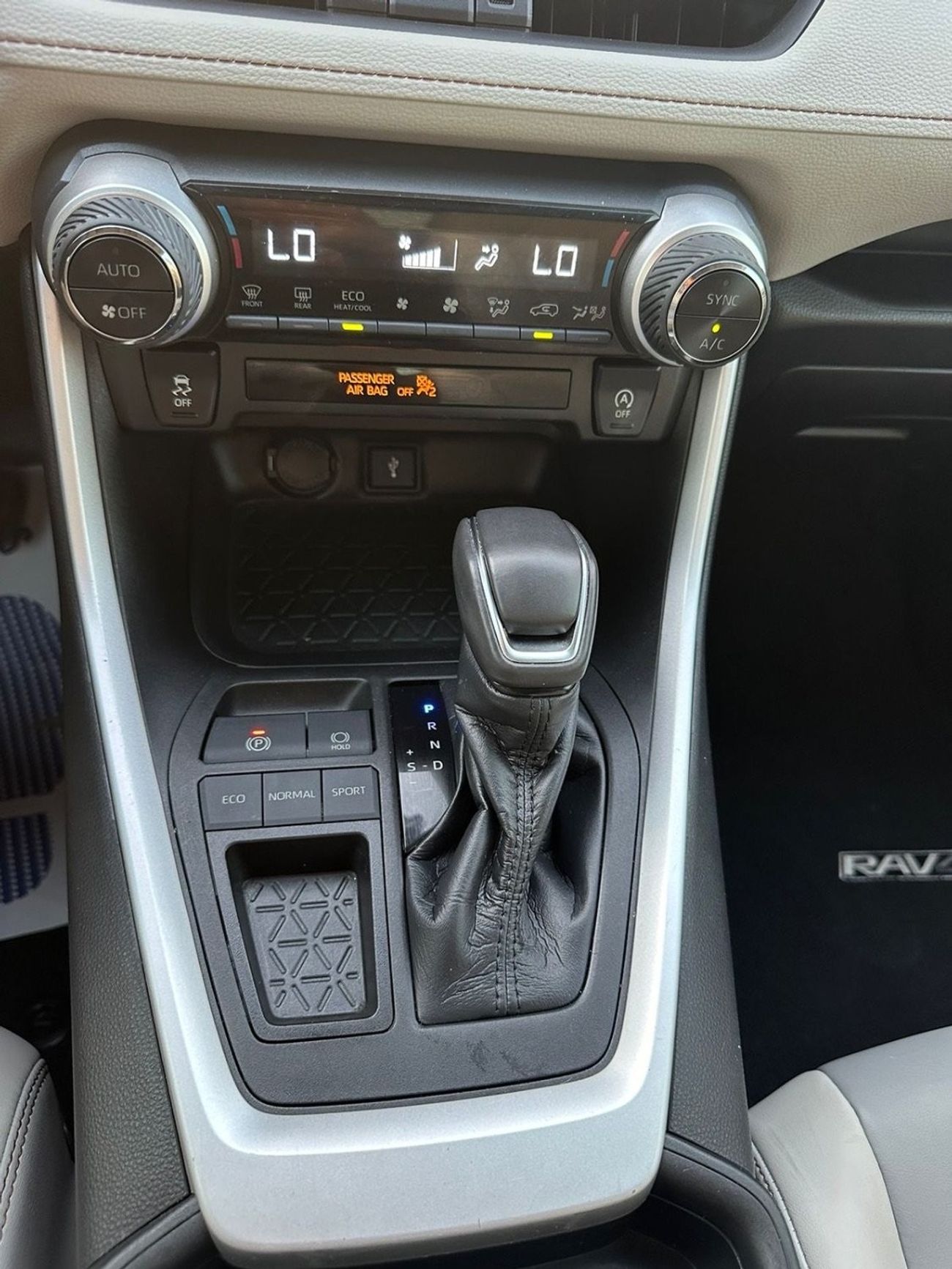 تويوتا راف ٤ XLE