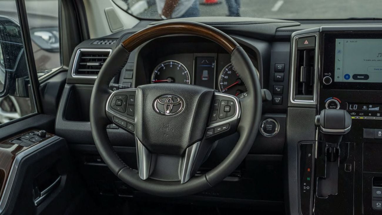 تويوتا جرافينا Toyota Granvia Premium 3.5L 2026