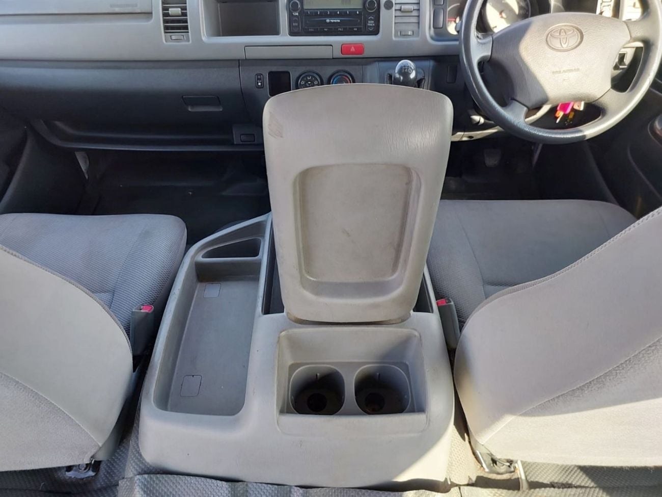 تويوتا هاياس TOYOTA HIACE COMMUTER VAN RHD 2006 MODEL 2.5 L DIESEL MANUAL(PM15390)