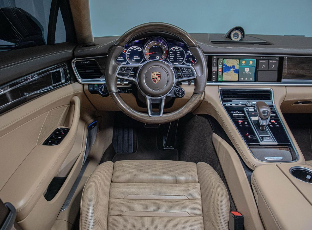 Porsche Panamera Turbo Sport Turismo 4.0L AWD Sport Turismo • 550 BHP • Warranty + Service Contract Available • GCC