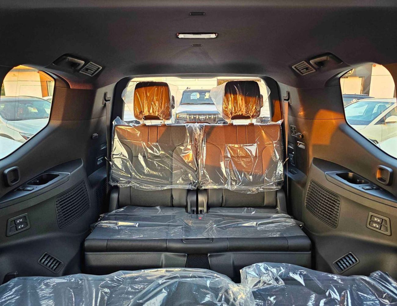 تويوتا لاند كروزر VX HYBRID / 3.5L V6 PETROL / RADAR / BIG DVD / JBL SPKRS / LETAHER WITH MEMORY SEATS (CODE # VXH25)