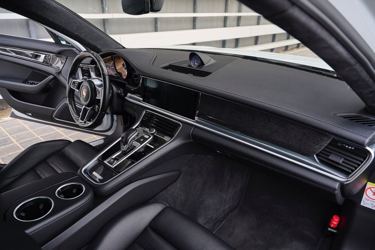 Porsche Panamera Turbo 4.0L AWD