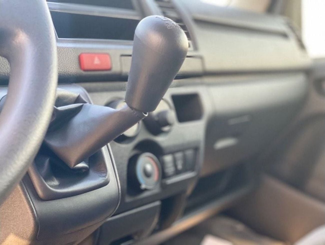 تويوتا هاياس 2.5 Manual STD ROOF 2.5 Standard / Model 2025 / Brand new