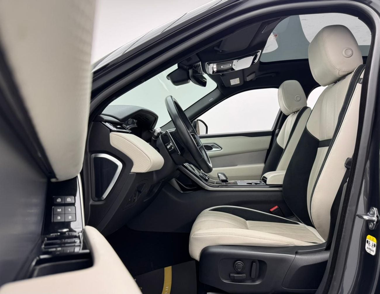 Land Rover Range Rover Velar 2021 Range Rover Velar R-Dynamic SE, 10/2026 Range Rover Warranty, Range Rover Service History, GCC