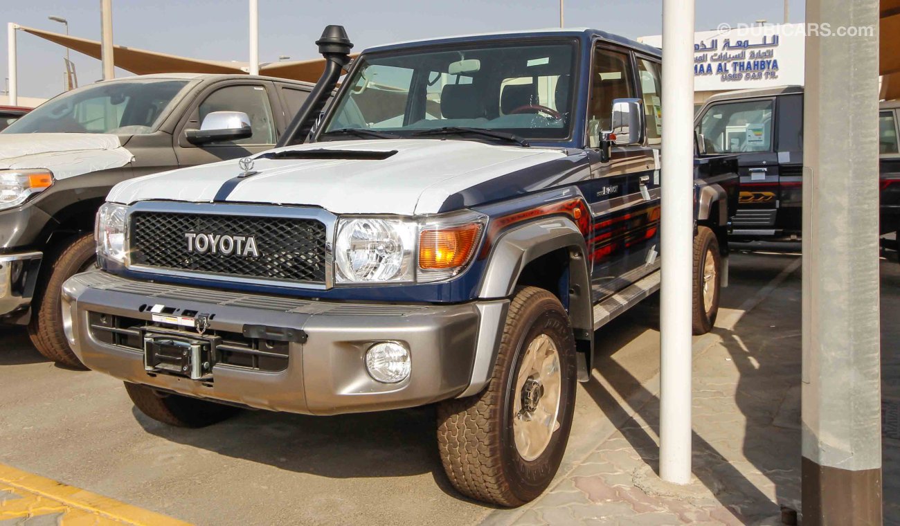 Toyota Land Cruiser Pick Up V8 Diesel WITH WINCH