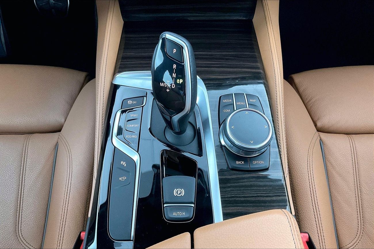 بي أم دبليو 520i M Sport | عرض العيد الحصري | خالية من أضرار الفيضانات