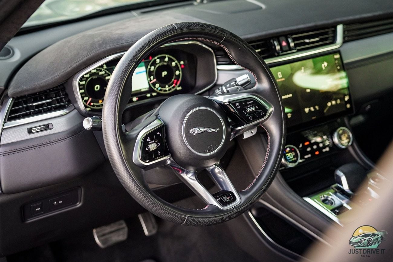 جاكوار F بيس SVR 5.0L