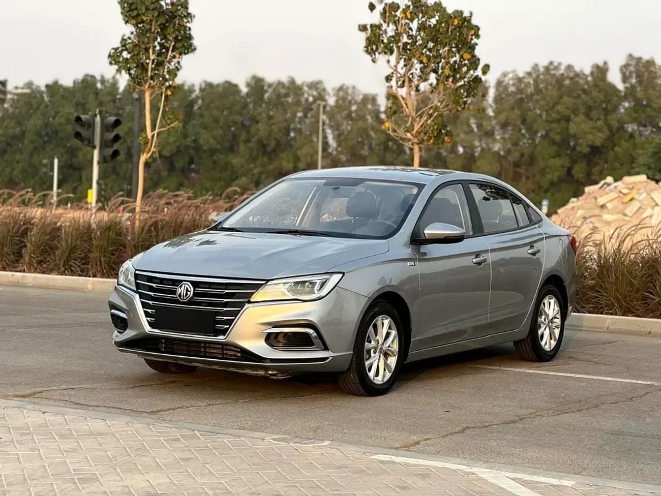 أم جي 5 LUX MG 5 2025 مواصفات خليجية
