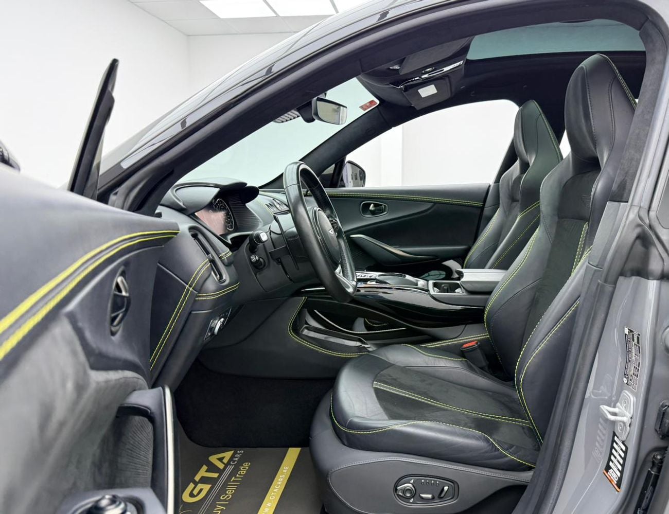 Aston Martin DBX 2022 Aston Martin DBX 550, Warranty, Service History, European Spec.