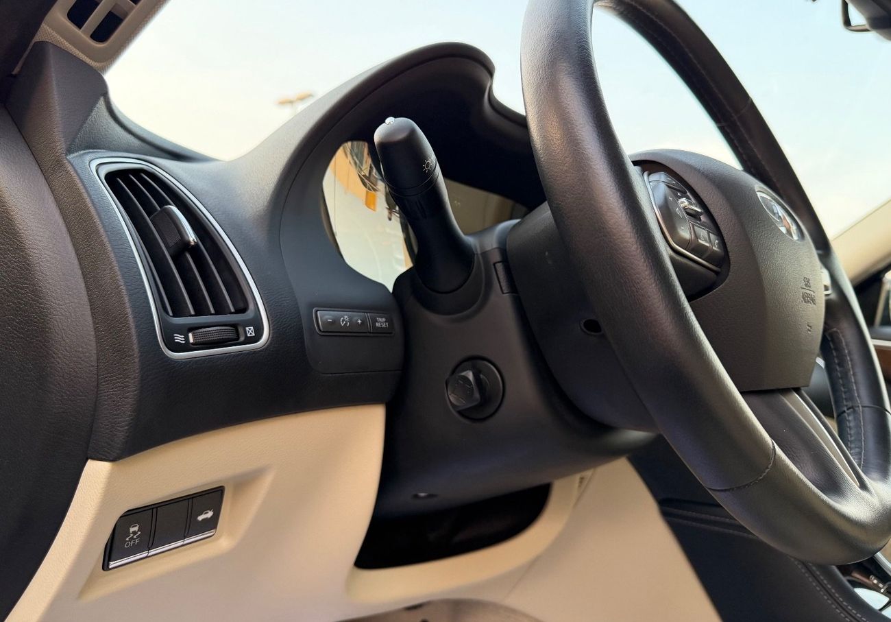 Infiniti Q50 Premium 3.7L