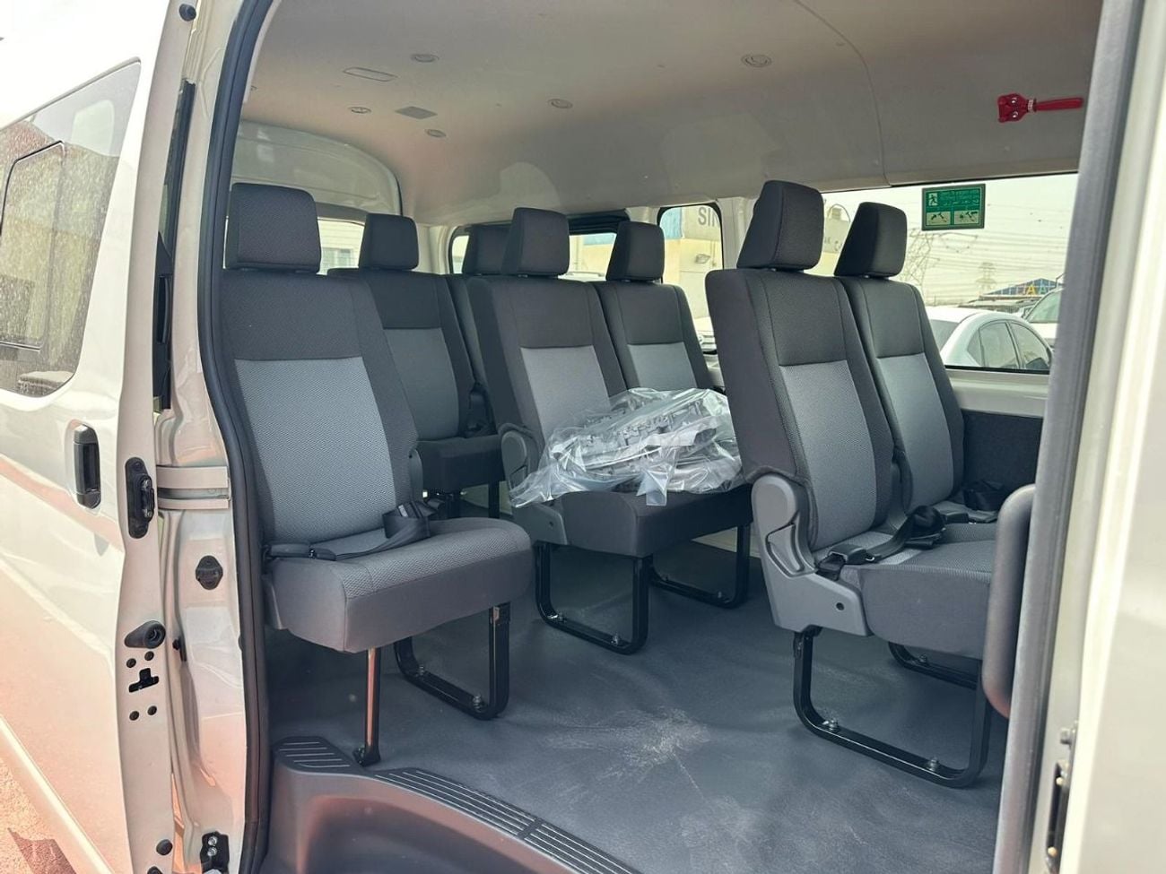 Toyota Hiace TOYOTA HIACE 3.5 L PETROL  AUTOMATIC ,13SEATS,HIGH/ROOF 2025