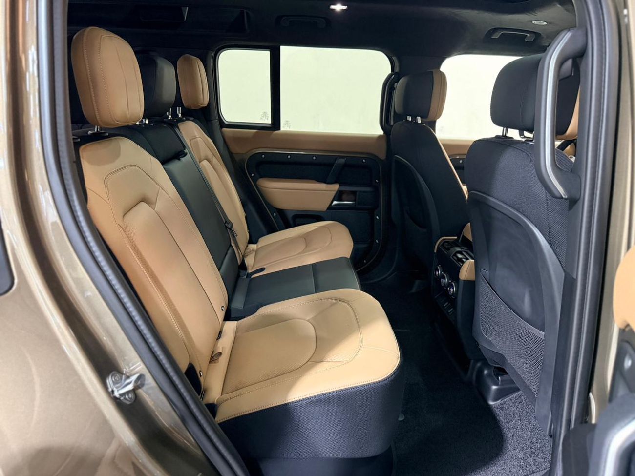 لاند روفر ديفندر X DYNAMIC P400 2026