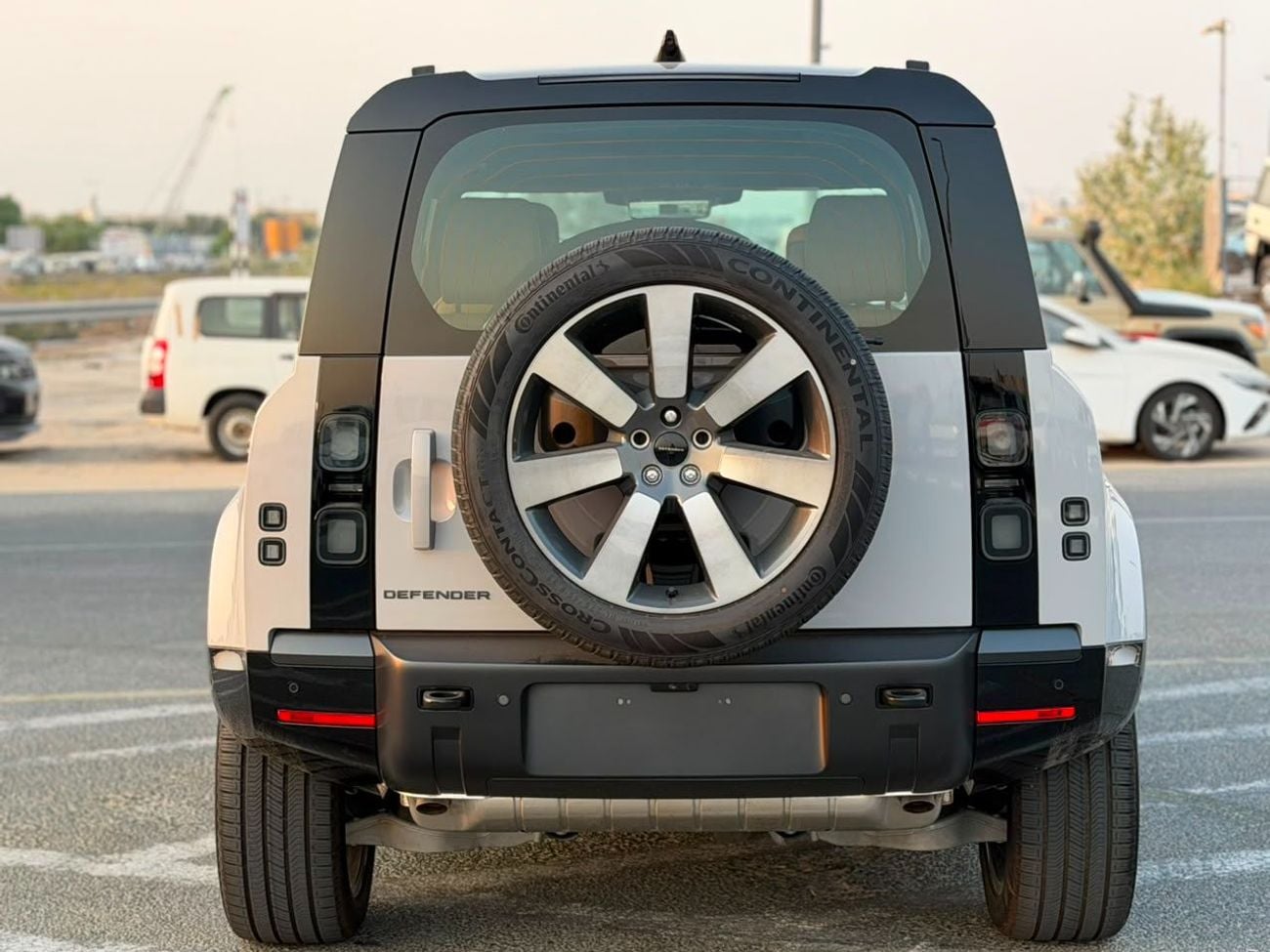 لاند روفر ديفندر 110 HSE P400