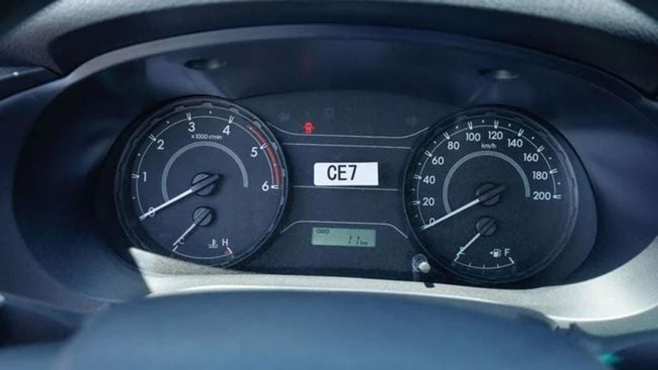 تويوتا هيلوكس 2.4L Single Cab