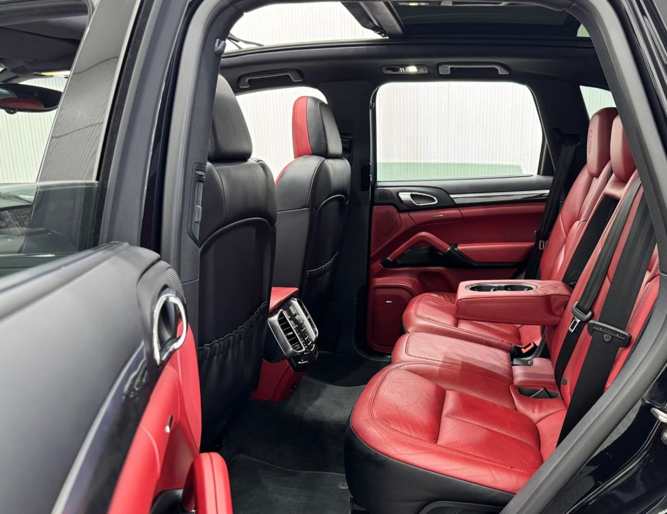 Porsche Cayenne S Platinum Edition 3.6L 2017 Porsche Cayenne Platinum Edition, Full Agency Service History, Excellen