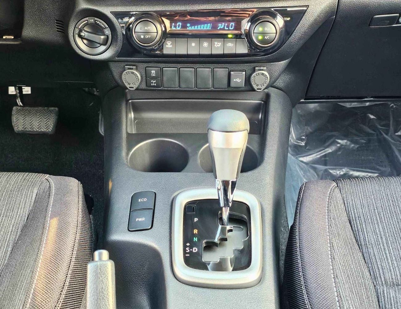 تويوتا هيلوكس SR5 WIDE BODY WITH HUK /FULL OPTION REAR CAMERA/2.4L DIESEL 4WD (CODE#HLD5J)