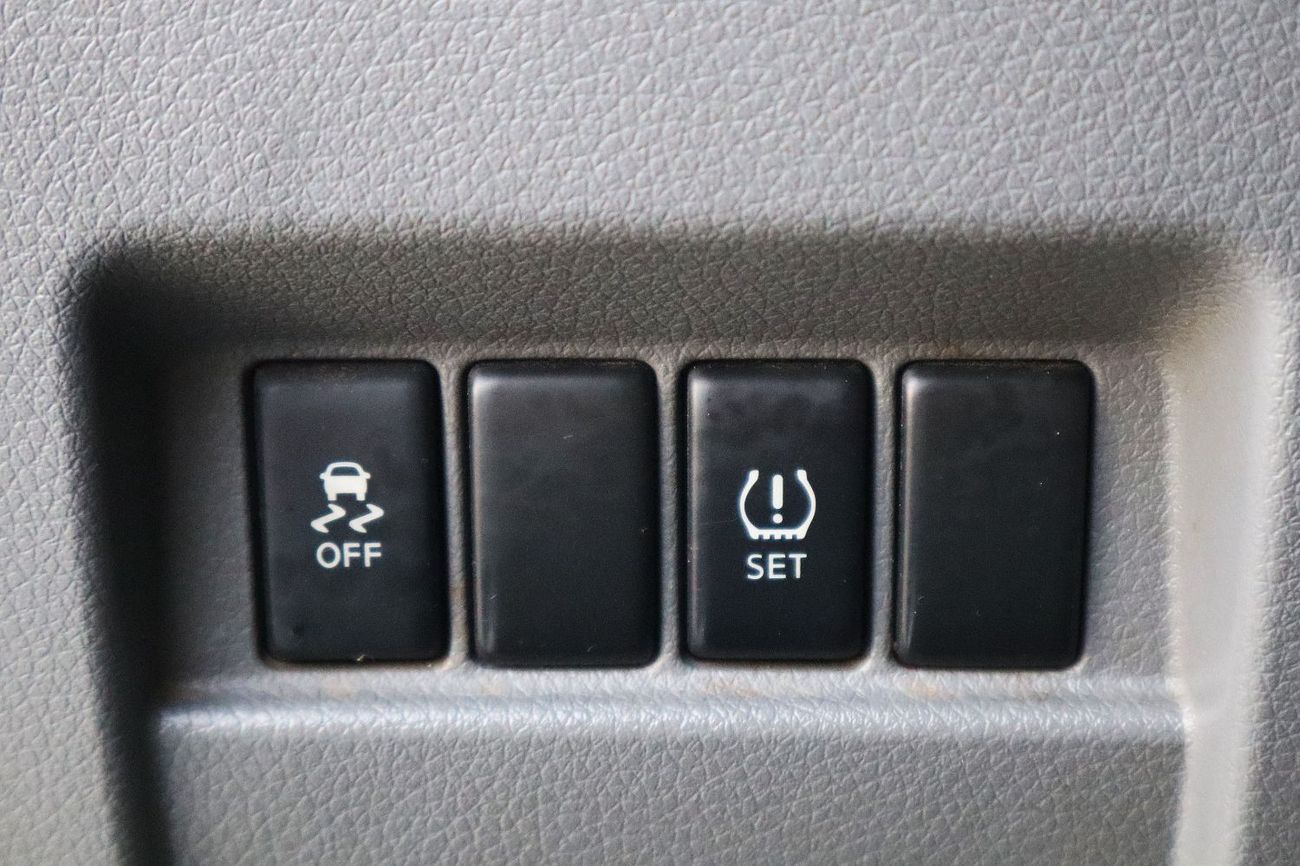 Nissan Urvan 6-Seater Manual (5-Door)