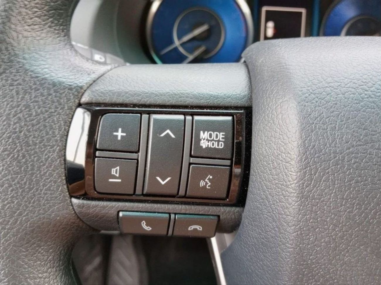 تويوتا فورتونر SR5 2023 A/T 4X4 , V4 2.7L Gasoline suv White color EXPORT ONLY