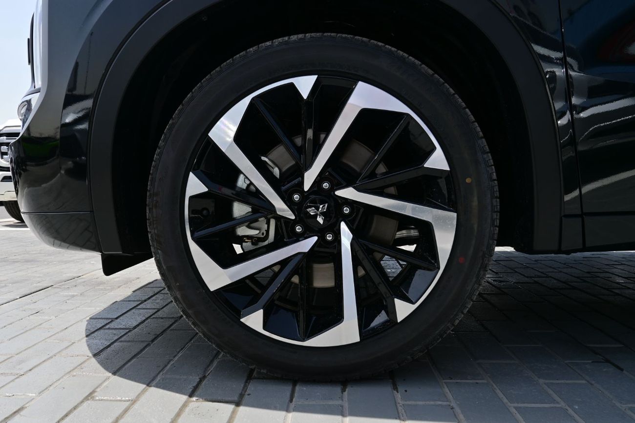 ميتسوبيشي آوتلاندر Mitsubishi Outlander P-Line 2.5L Petrol 4WD, Model 2025, Color Black