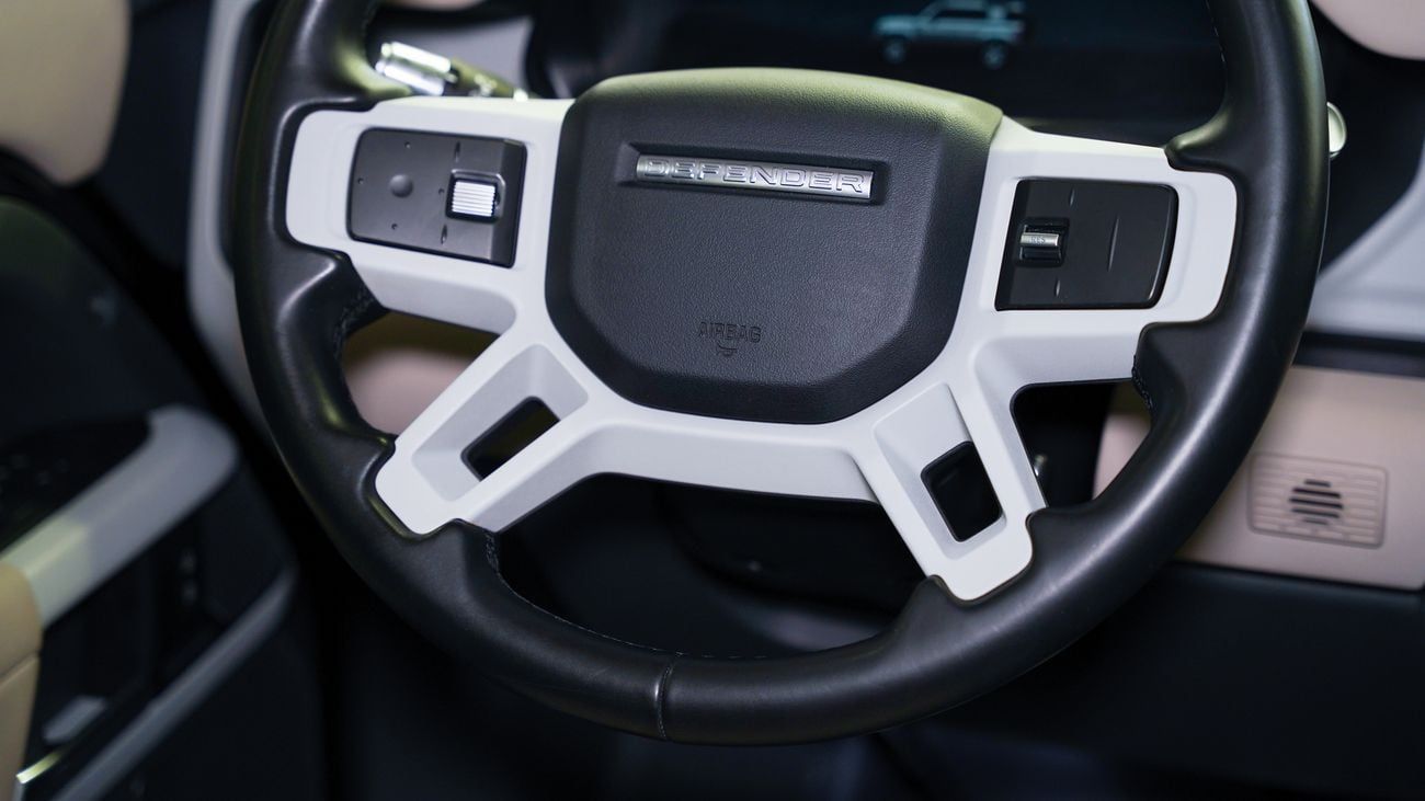 Land Rover Defender P300 110 SE 2.0L (7 Seater)