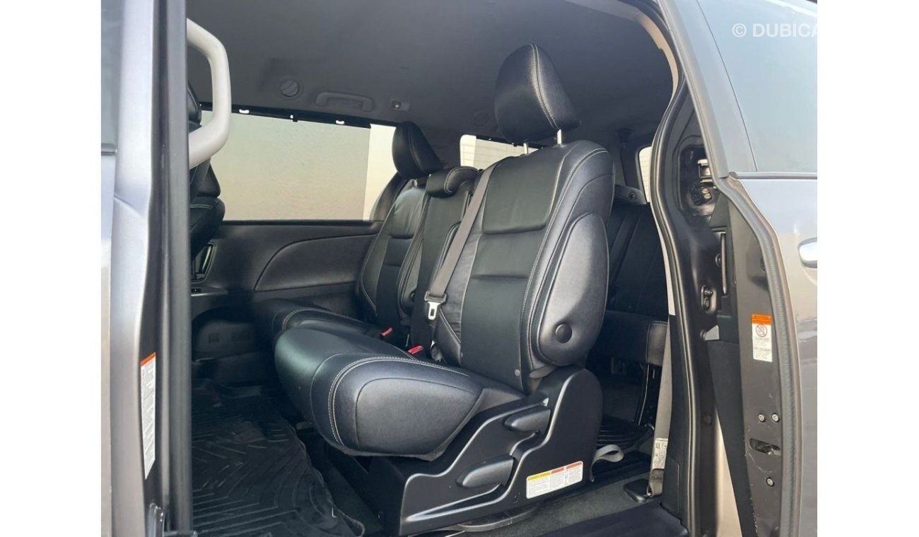 Toyota Sienna “Offer”2019 Toyota Sienna SE Special Edition - Full Option Automatic - 7 Seater - 3 Keys - UAE PASS