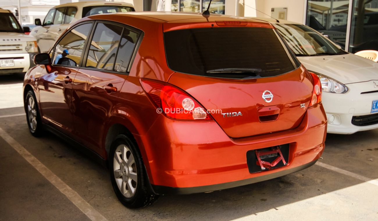 Nissan Tiida SE