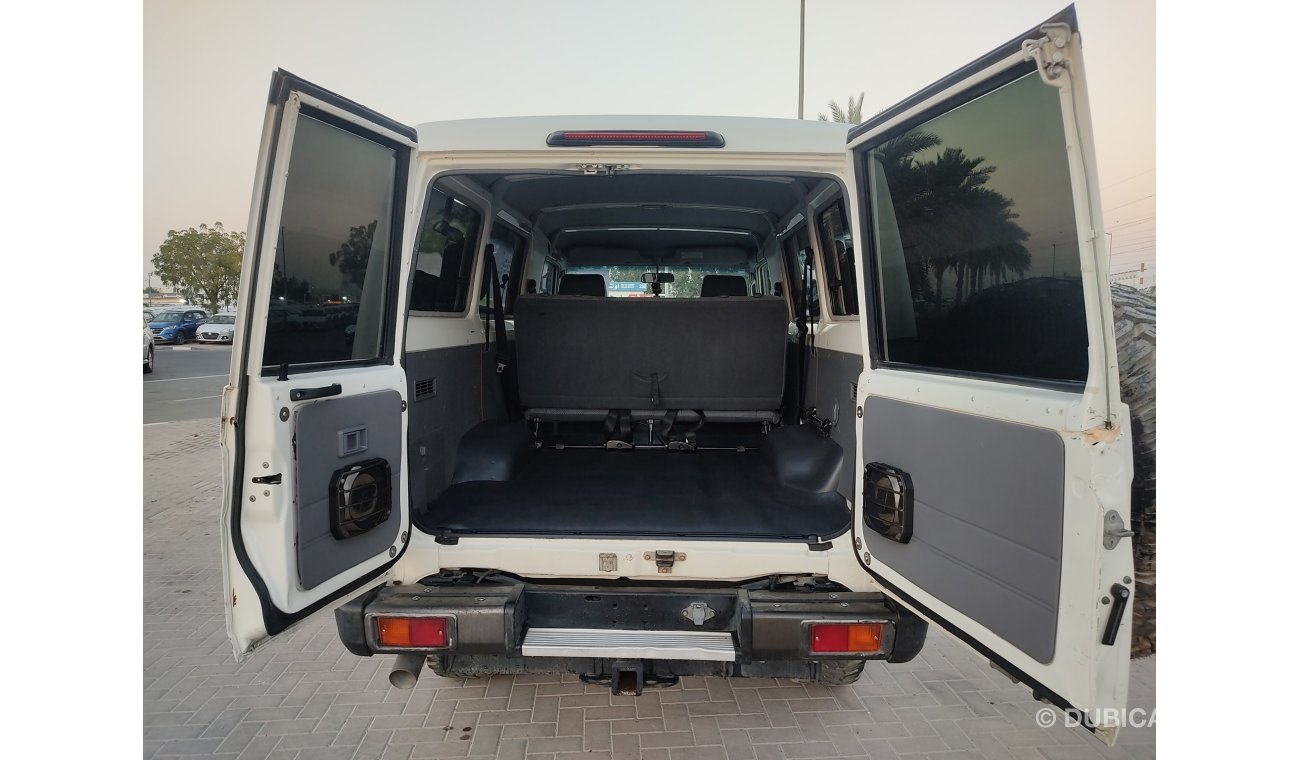 Toyota Land Cruiser 70 toyota hardtop 2013 Diesel 1VD