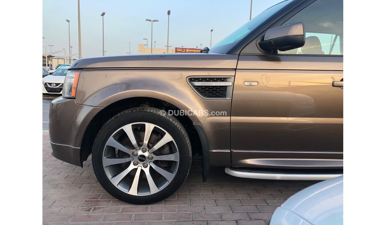 لاند روفر رينج روفر سبورت كت اوتو بيوجرفي موديل 2012 خليجيه فل اوبشن حاله ممتازه من الداخل والخارج فل اوبشن فتحه وجلد وكاميرات