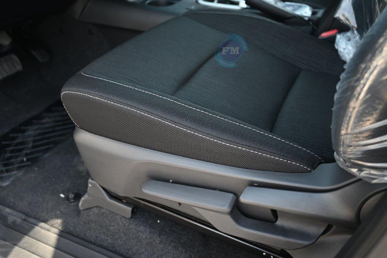 تويوتا هيلوكس Double Cab SR5 2.7L Petrol 4WD Automatic