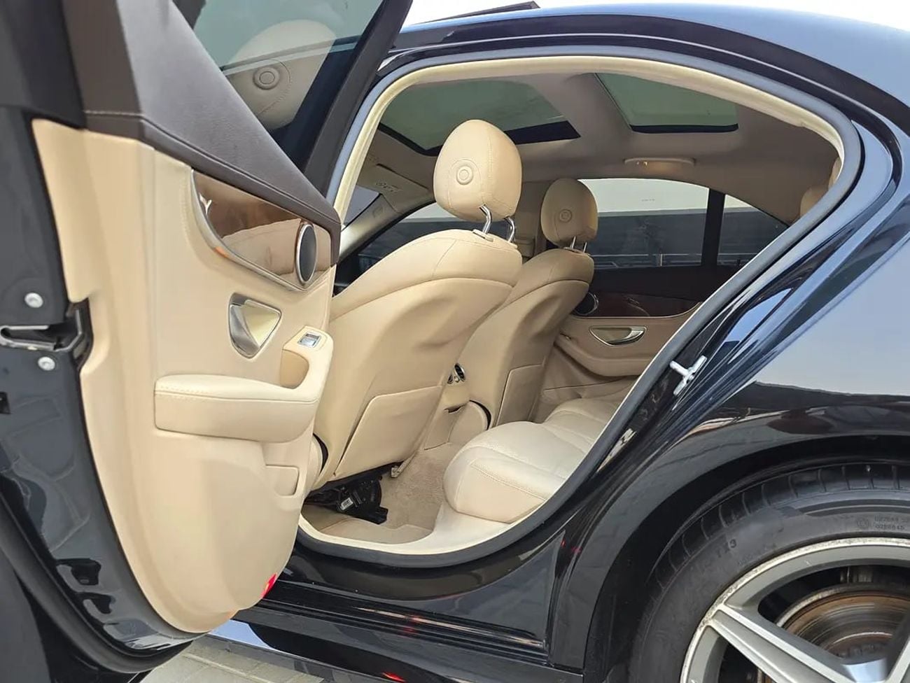 مرسيدس بنز C 200 C200 | GCC Specs | Excellent Condition
