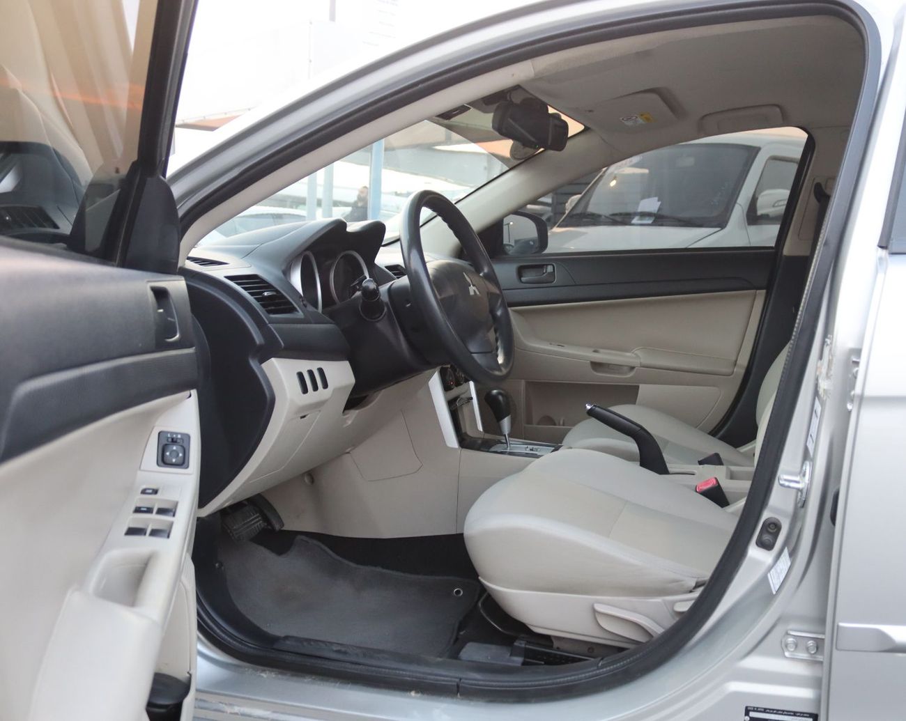 ميتسوبيشي لانسر ميتسوبيشى لانسر - 2016 - خليجى - بدون حوادث - محرك 2.0 - بحاله ممتازه