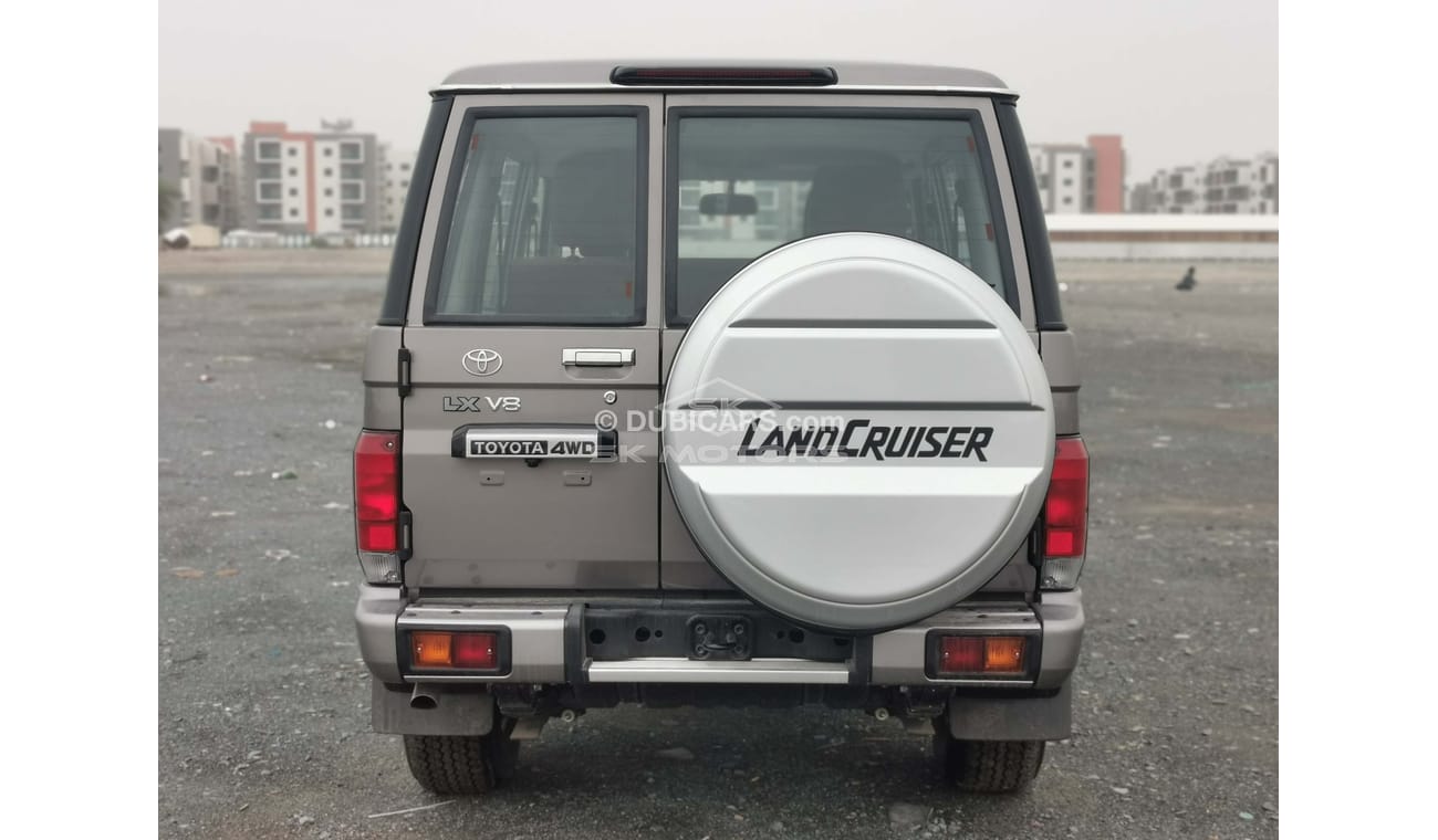 تويوتا لاند كروزر 70 4.5LDiesel, M/T,  Alloy Rims, Diff Lock, Rear Camera, 4WD (CODE # LX7603)