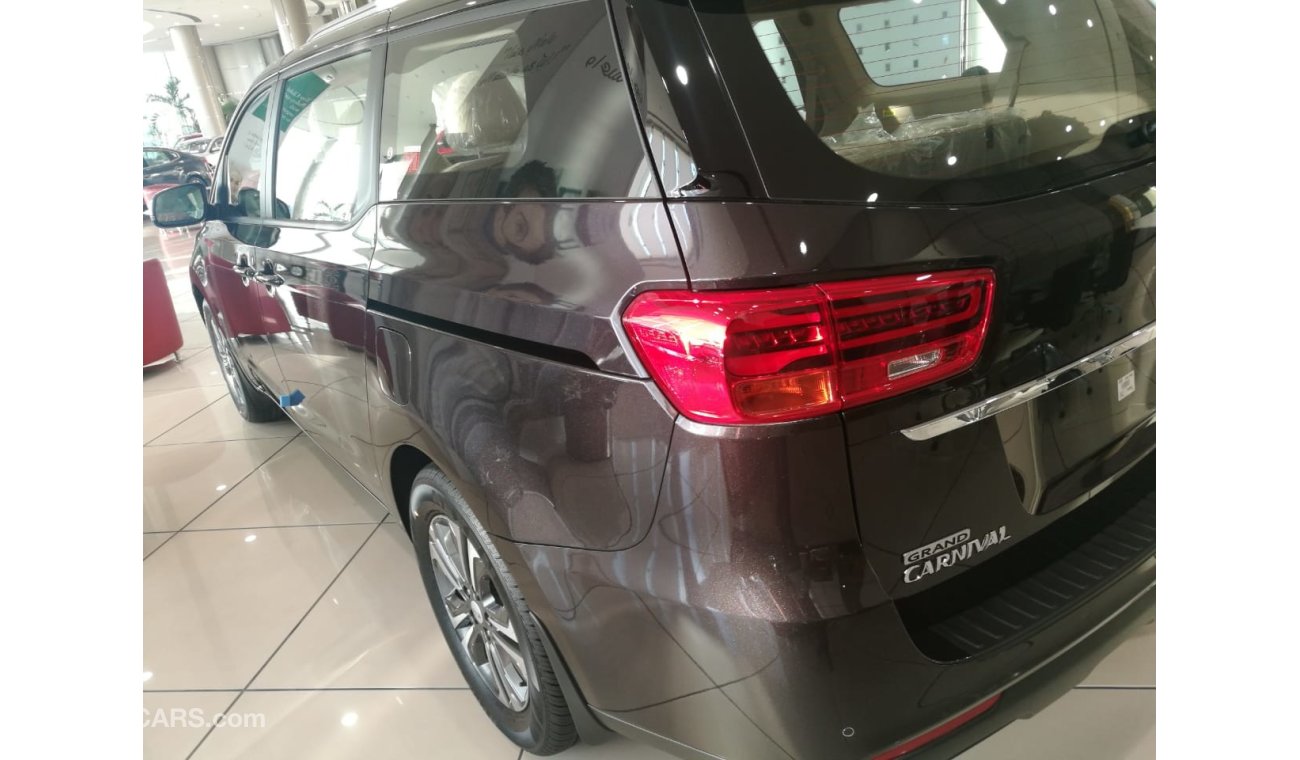 Kia Carnival .