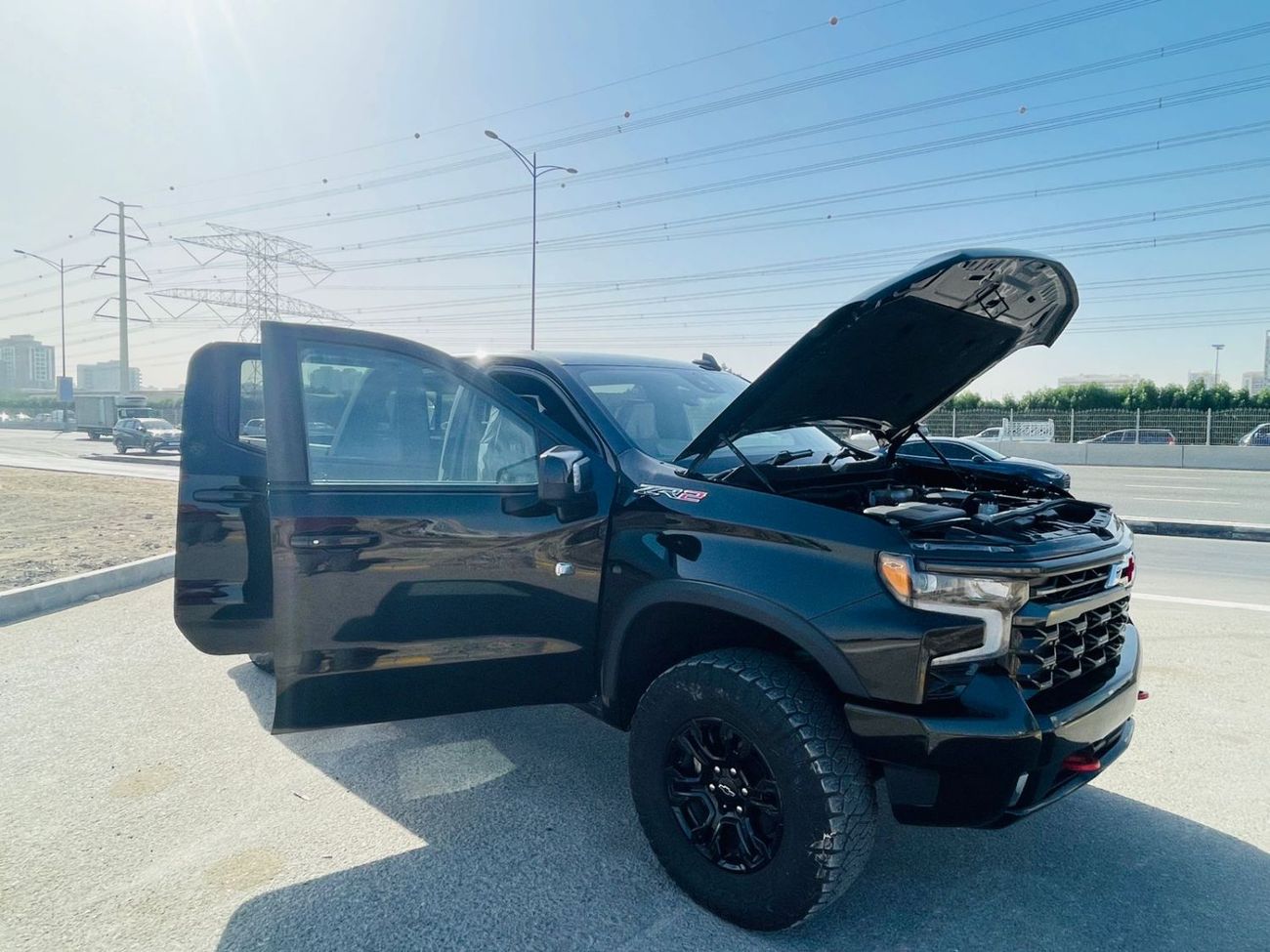 Chevrolet Silverado ZR2 Dual Cabin Pickup RHD 4WD 6.2L Eco tec3 V8 Petrol Engine Automatic 5 Seats 4 Doors