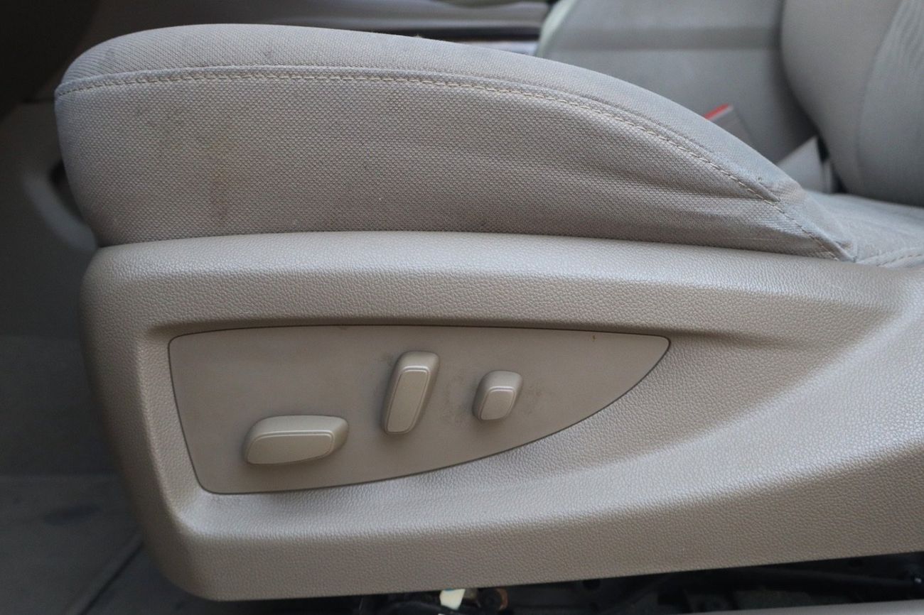 GMC Yukon SLE 5.3L 4WD (8 Seater)