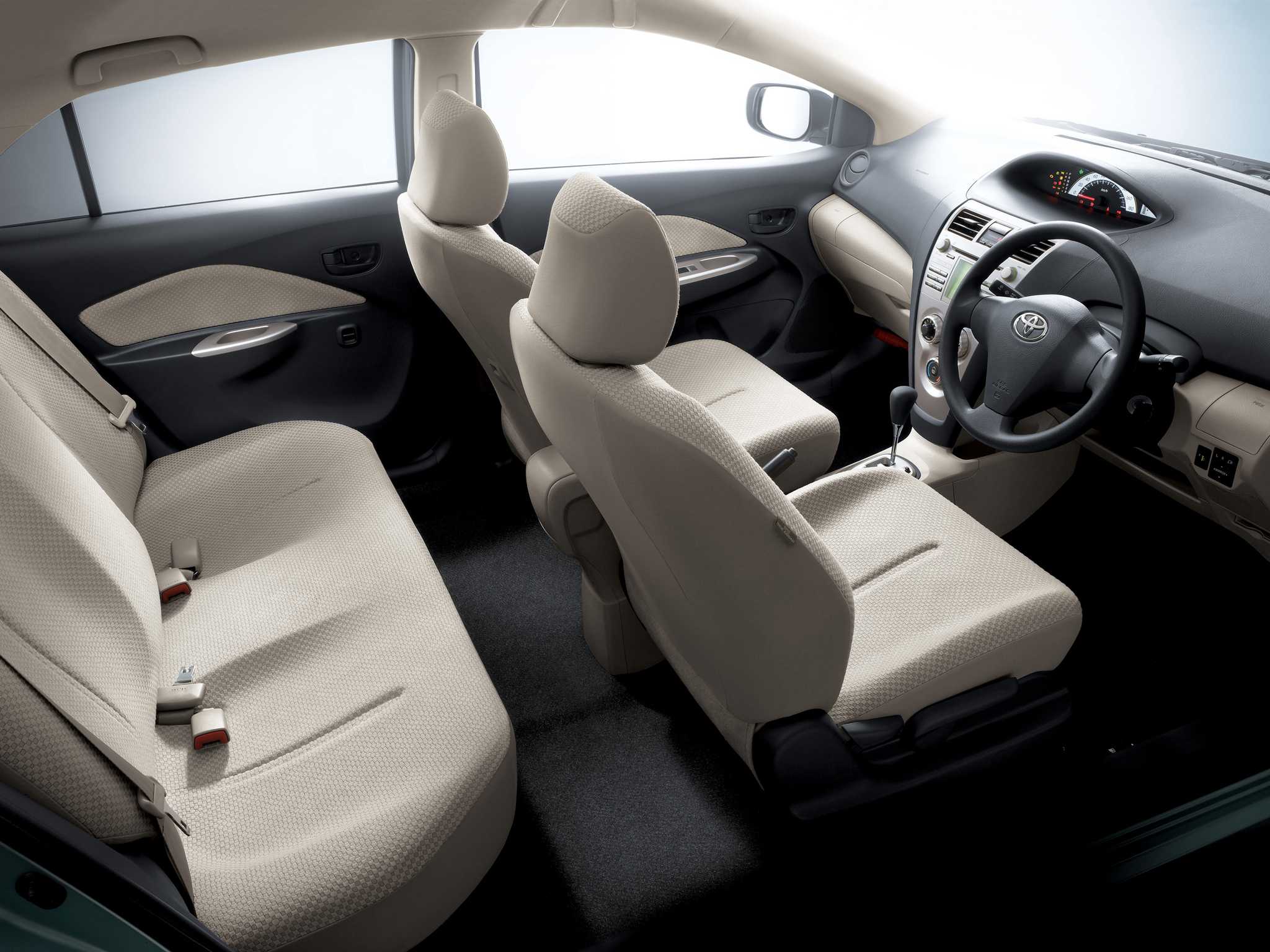 Toyota Belta interior - Seats