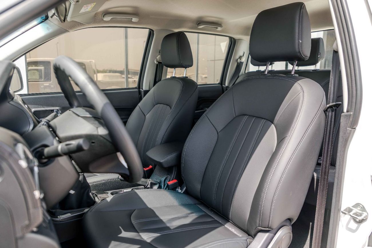 جريت وول وينغل 2026 Greatwall Wingle 5 4X2 Luxury 2.4L - Manual - Titanium White Inside Black | Export Price