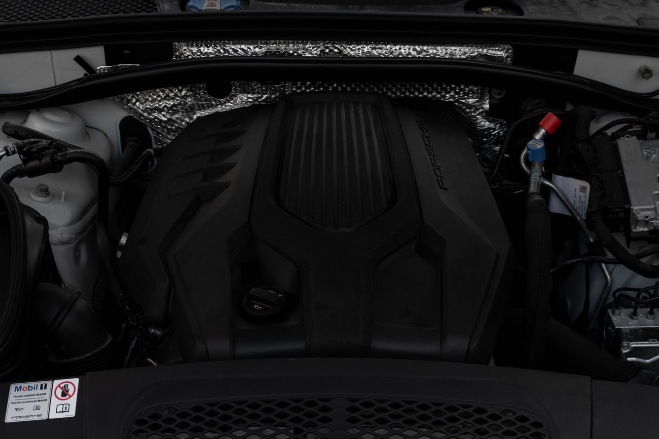 Porsche Macan Macan | 5,190 P.M | 0% Downpayment | Agency Warranty!