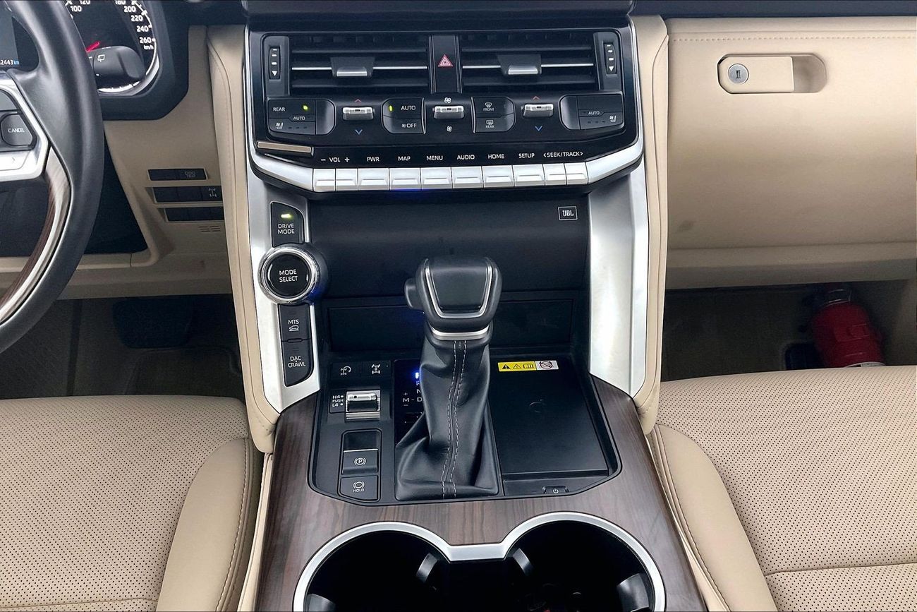 Toyota Land Cruiser GXR | National Day Celebration | Guaranteed Warranty | 0 Down Payment