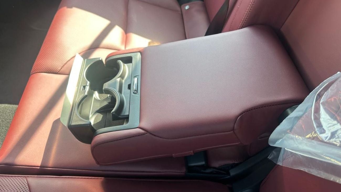 Lexus LX 700h 3.5L V6 Twin-Turbo Hybrid (V35A-FTS + 1MHEV), 10-speed automatic (AJA0F), 7 passengers