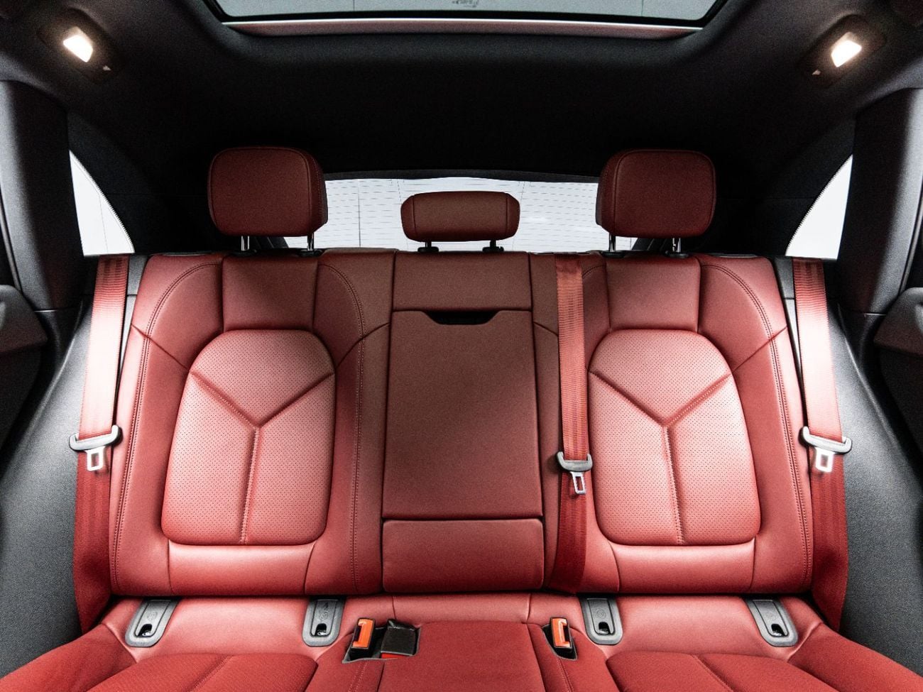 Porsche Macan S 3.0L (340 HP) 2024 Porsche Macan S, 2.9 V6, 4WD, 375bhp, 7 Speed Dual-Clutch Automatic