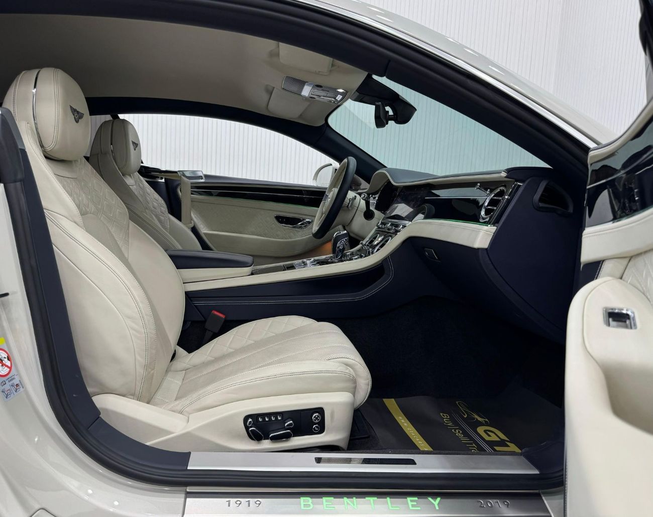 بنتلي كونتيننتال جي تي 2019 Bentley Continental GT, One Year Warranty, Full Service History, GCC