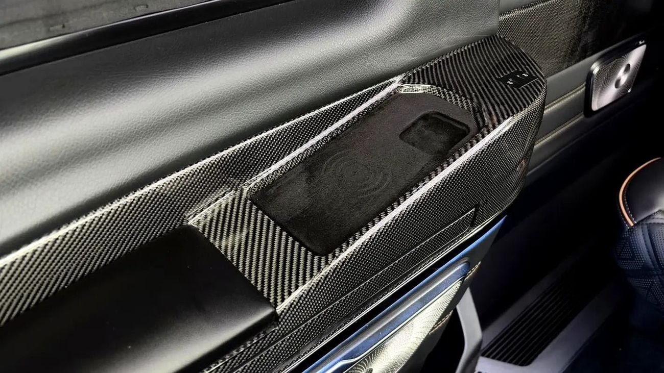 مرسيدس بنز V 300 ARRIVAL MODEL VIP MERCEDES GCC V300 with ADDITIONAL REAR AC - 2 Years Warranty by VLINE