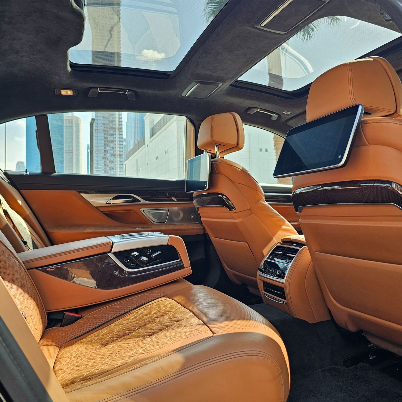 بي أم دبليو 750Li xDrive 4.4L (530 HP)